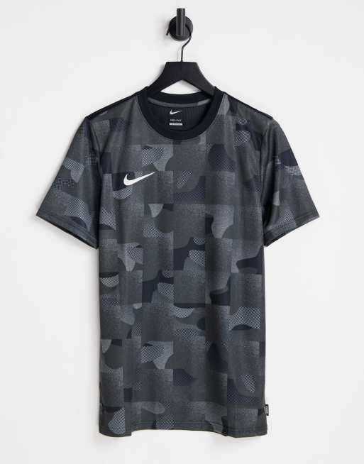 Nike Football - F.C. Libero - Sort T-shirt med gennemgående grafisk print