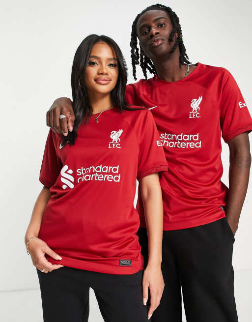 Pionier Lengtegraad Afsnijden Nike Football - Liverpool F.C. - Stadium - Uniseks jersey T-shirt in rood |  ASOS