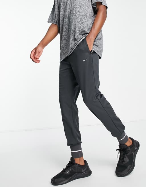 Nike football strike 2025 joggers in grey