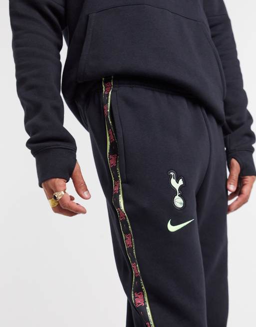 Tottenham joggers 2024