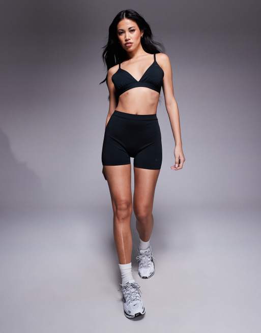 Nike Form Training seamless high waisted 3 inch shorts in black, 2 of 5