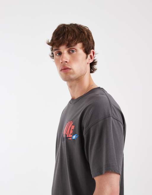 Nike - Forvasket grå oversized T-shirt med chili-logo og print på ryggen, 5 af 5