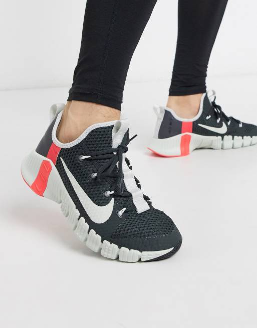 womens gray nike sneakers