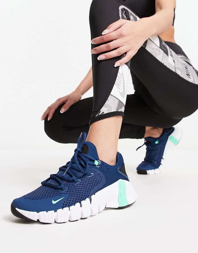 Nike Free Metcon 4 sneakers in blue - MBLUE