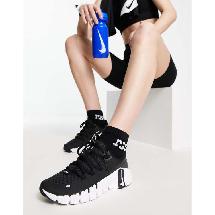 Medicina Forense Limo gato Nike Free Metcon 5 sneakers in black and white | ASOS