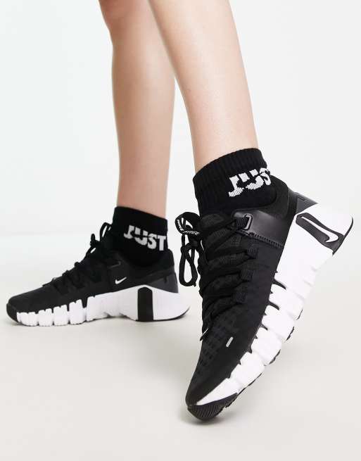 Nike Free Metcon 5 sneakers in black and white