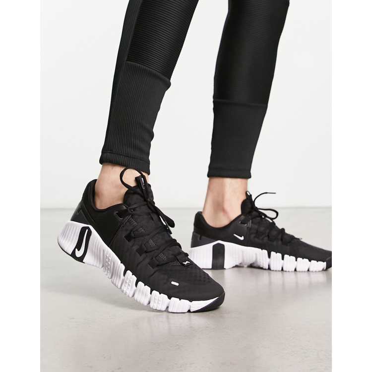 Nike Free Metcon 5 sneakers in black and white