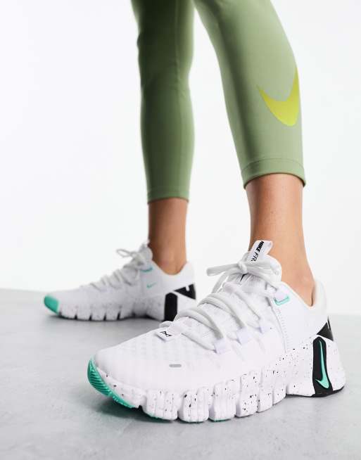 Nike Free Metcon 5 sneakers in white & black | ASOS