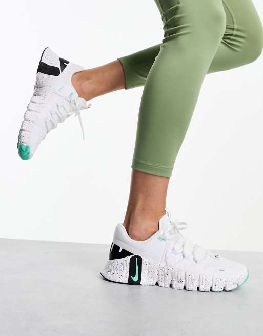 Nike Free Metcon 5 sneakers in white black