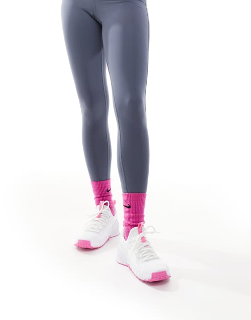 Nike Free Metcon 6 sneakers in white & pink, 4 of 5
