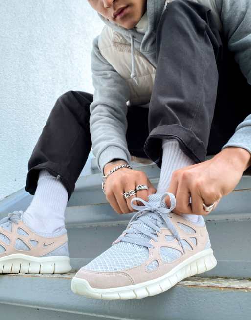 Nike Free Run 2 sneakers in pure platinum fossil stone