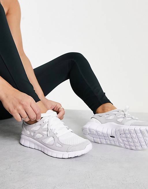 tomar el pelo Nueve Método Nike Free Run 2 sneakers in triple white | ASOS