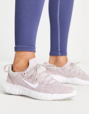 Nike free 2025 grey and pink