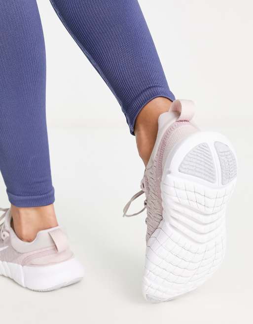 Nike Free in pink and white |