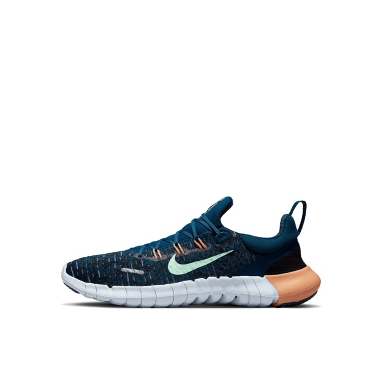 Nike Free Run  sneakers in blue | ASOS