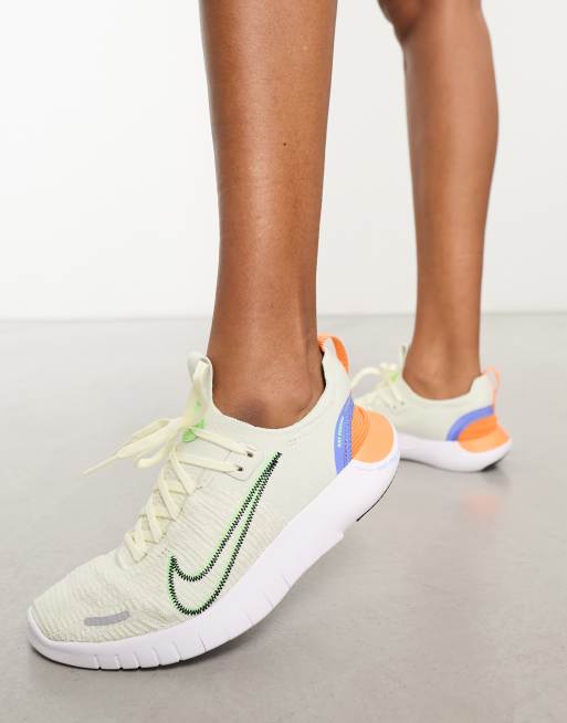 Nike women's free shop run lace-up sneakers