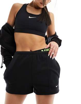 Nike - Frottee-Shorts in Schwarz