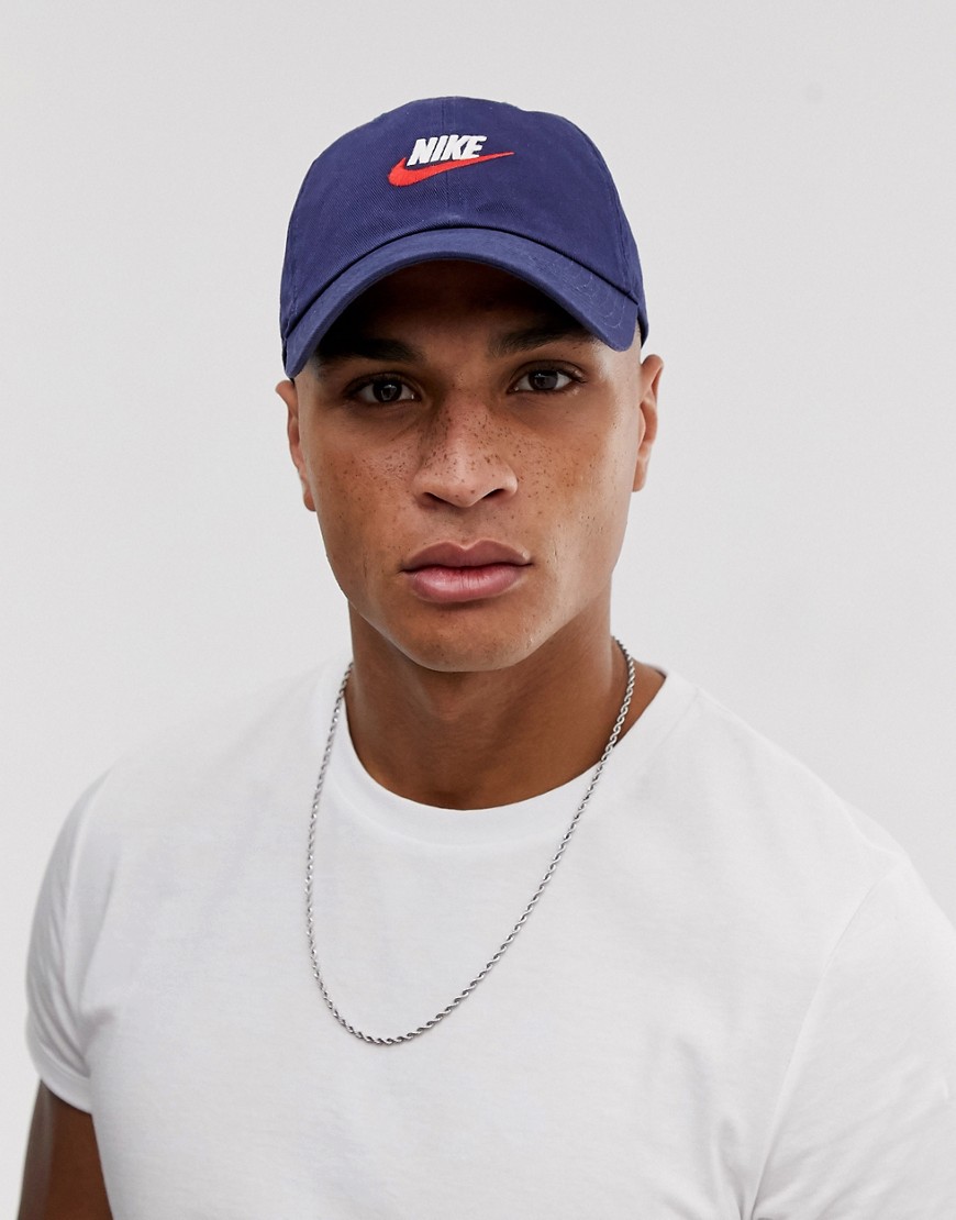 Nike - Futura - Cappellino blu navy con logo ricamato