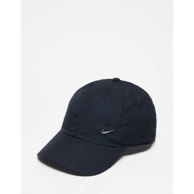 Nike Futura Cappellino nero con logo in metallo ASOS