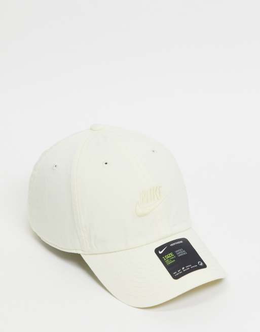Nike - Futura - Pet in gebroken wit