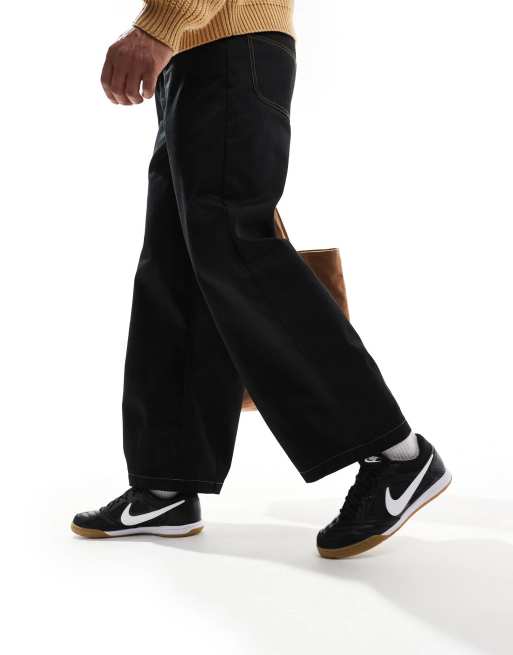 Nike Gato sneakers in black and white, 4 of 5