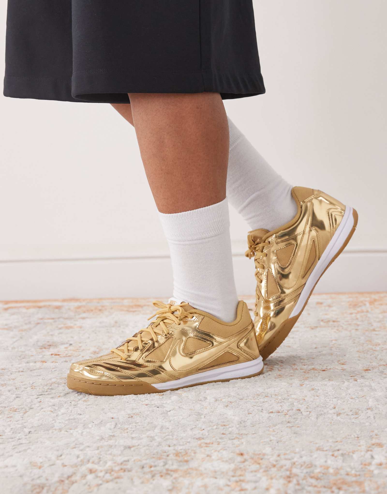 Кроссовки Nike Gato золотого цвета