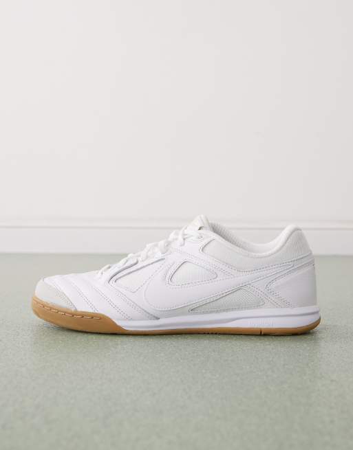 Nike Gato sneakers in white and black, 2 of 5