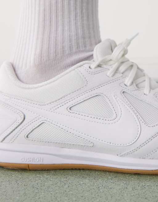 Nike Gato sneakers in white and black, 3 of 5