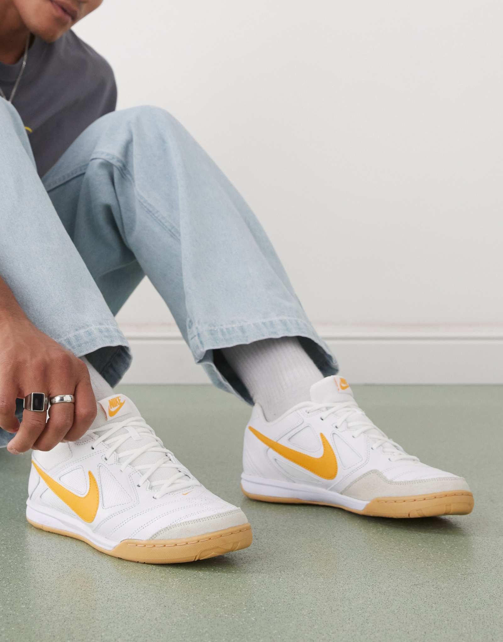 Кроссовки Nike Gato белого и золотого цветов