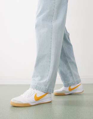 Nike Gato Soccer Sneaker