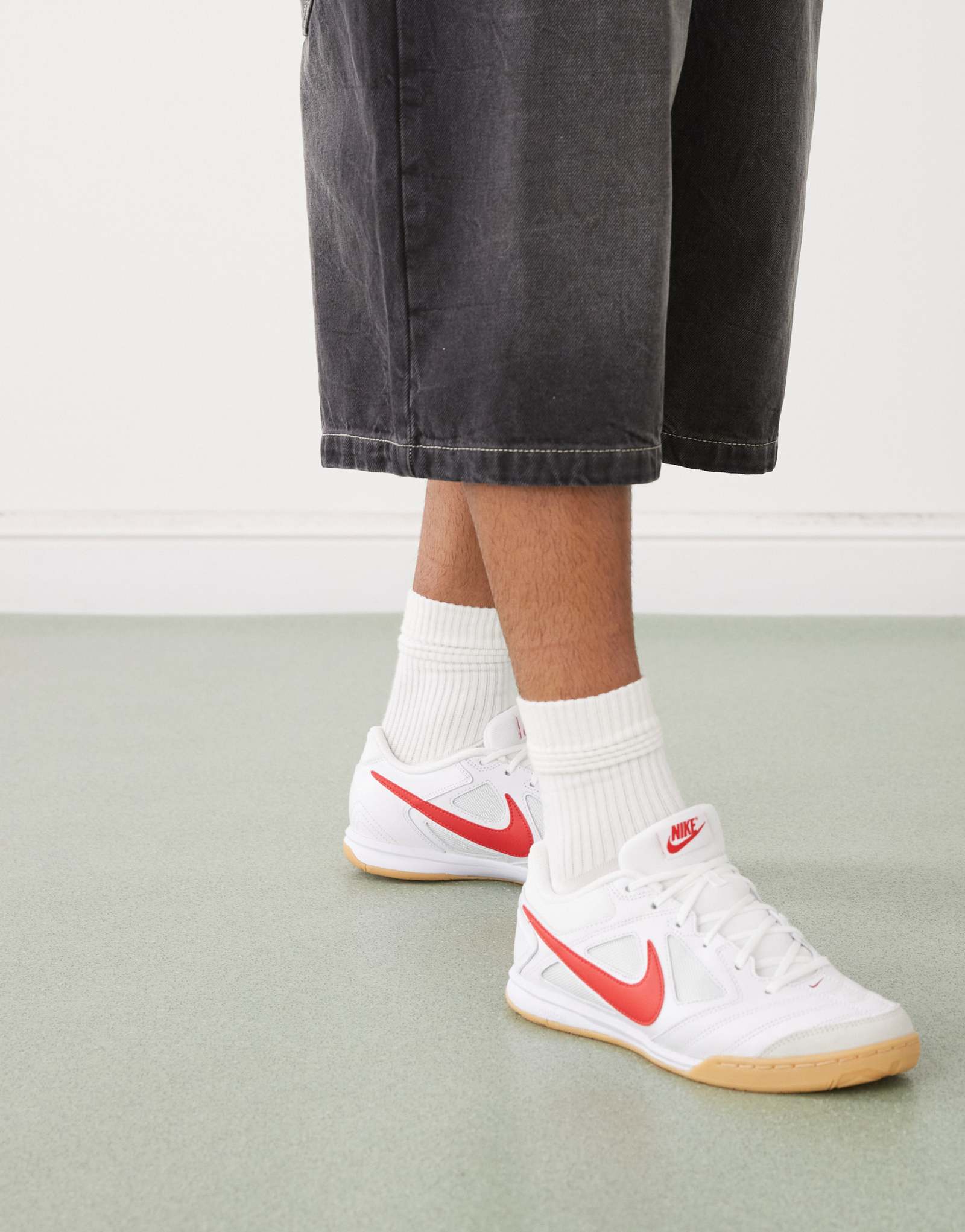 Кроссовки Nike Gato белого и красного цветов