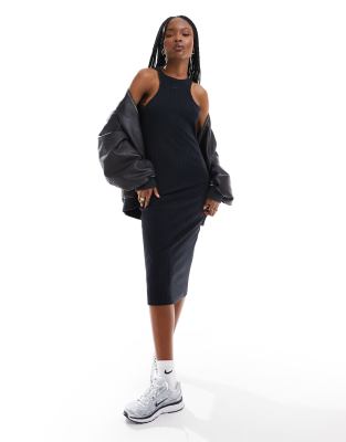 Nike - Geripptes, mittellanges Neckholder-Kleid in Schwarz