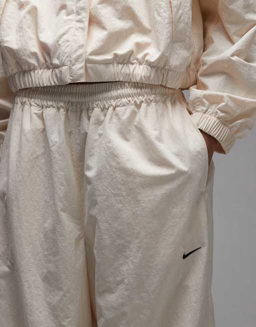 Nike - Geweven broek met rechte pijpen in crème, 4 van 5