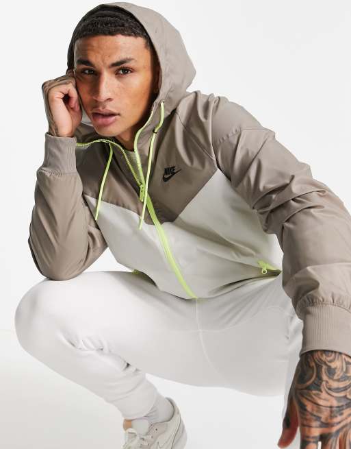 Nike - Giacca a vento color pietra e grigia - STONE