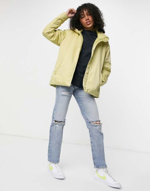 Nike Giacca premium con logo stampato sul colletto colore oro ASOS