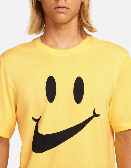 Nike smiley store face shirt