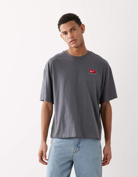 Nike - Grå forvasket T-shirt i kraftigt materiale med logo - view 1
