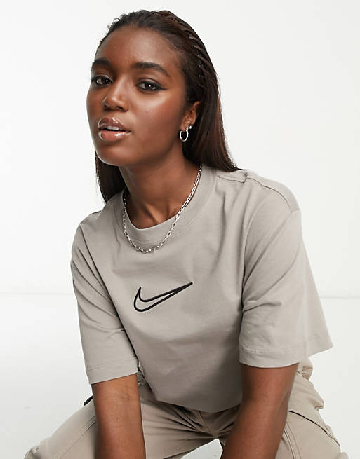 Nike – Gråbrun t-shirt med medelstor Swoosh-logga