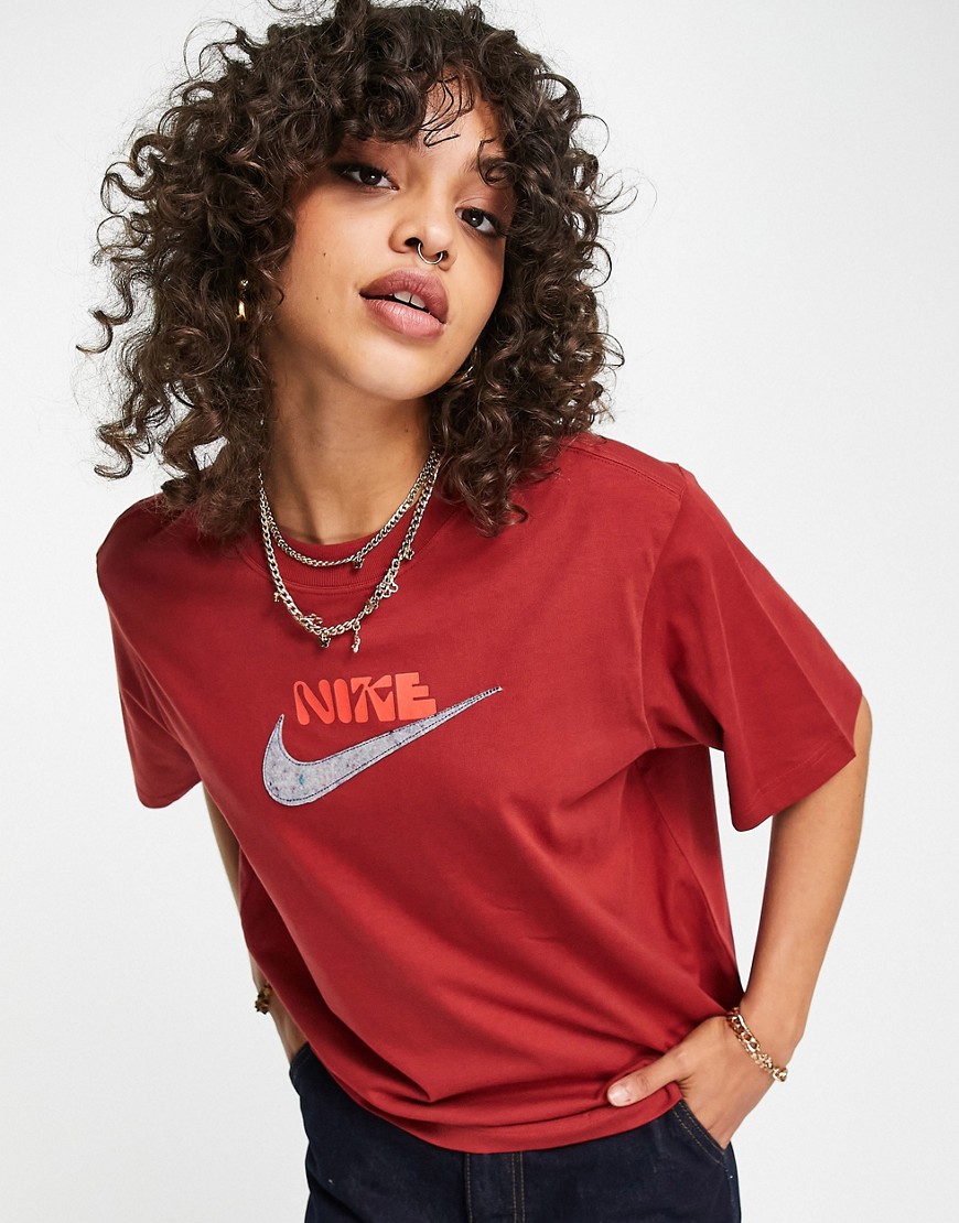Nike Graphic boxy T-shirt in red