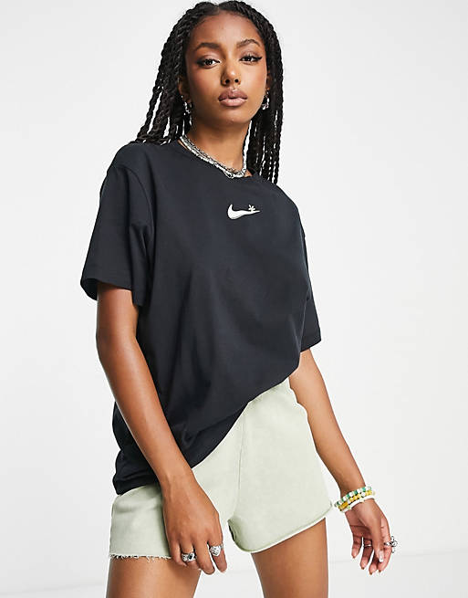 Nike Graphic boyfriend T-shirt in black | ASOS