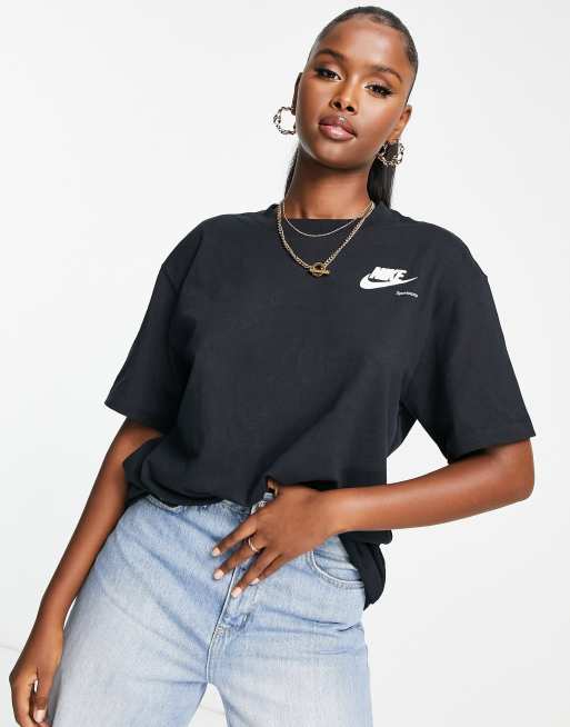 Nike Graphic boyfriend T shirt in black