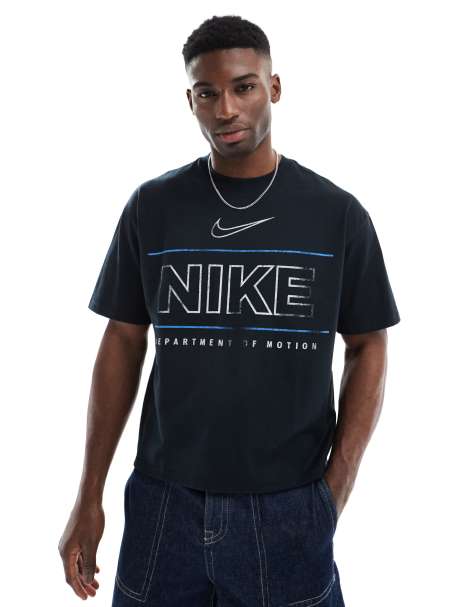 Nike Graphic cropped T-shirt in black - view 1