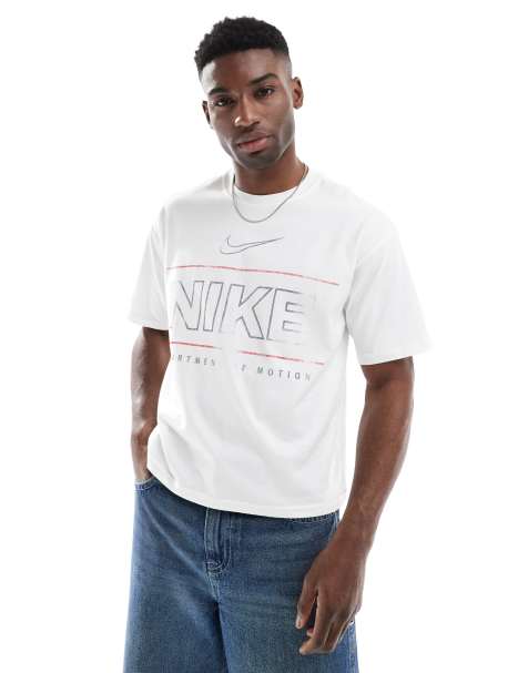 Nike Graphic cropped T-shirt in white - view 1