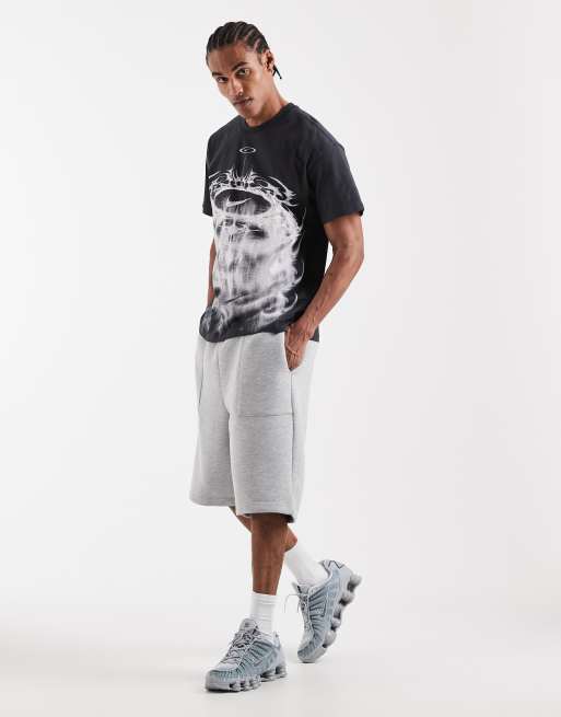 Nike graphic t-shirt in black , 2 of 5
