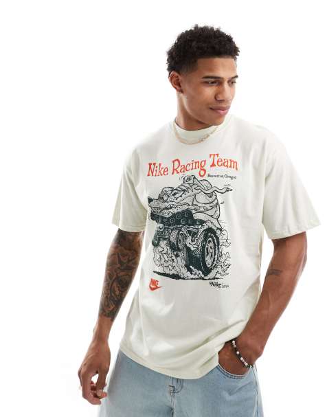 Nike Graphic T-shirt in cream - view 1