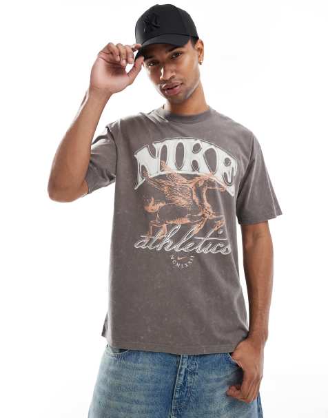 Nike – Graues T-Shirt mit Grafik - view 1