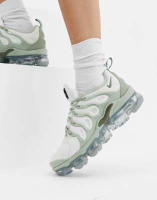 nike air vapormax plus women's grey