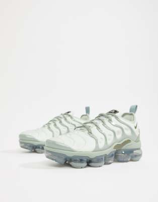 nike grey air vapormax plus trainers