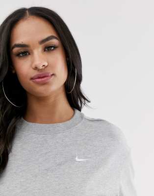 nike small swoosh t shirt