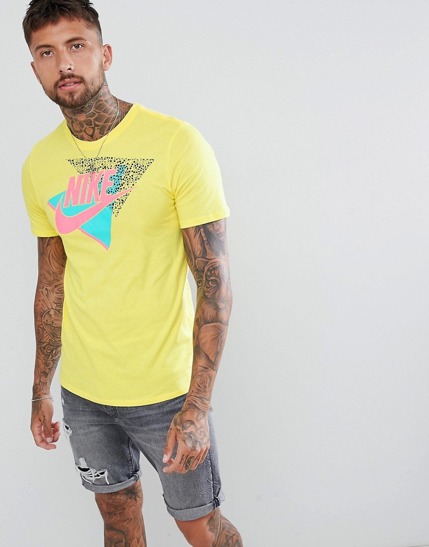 Nike – Gul t-shirt med 90-talsmönster AQ4190-740